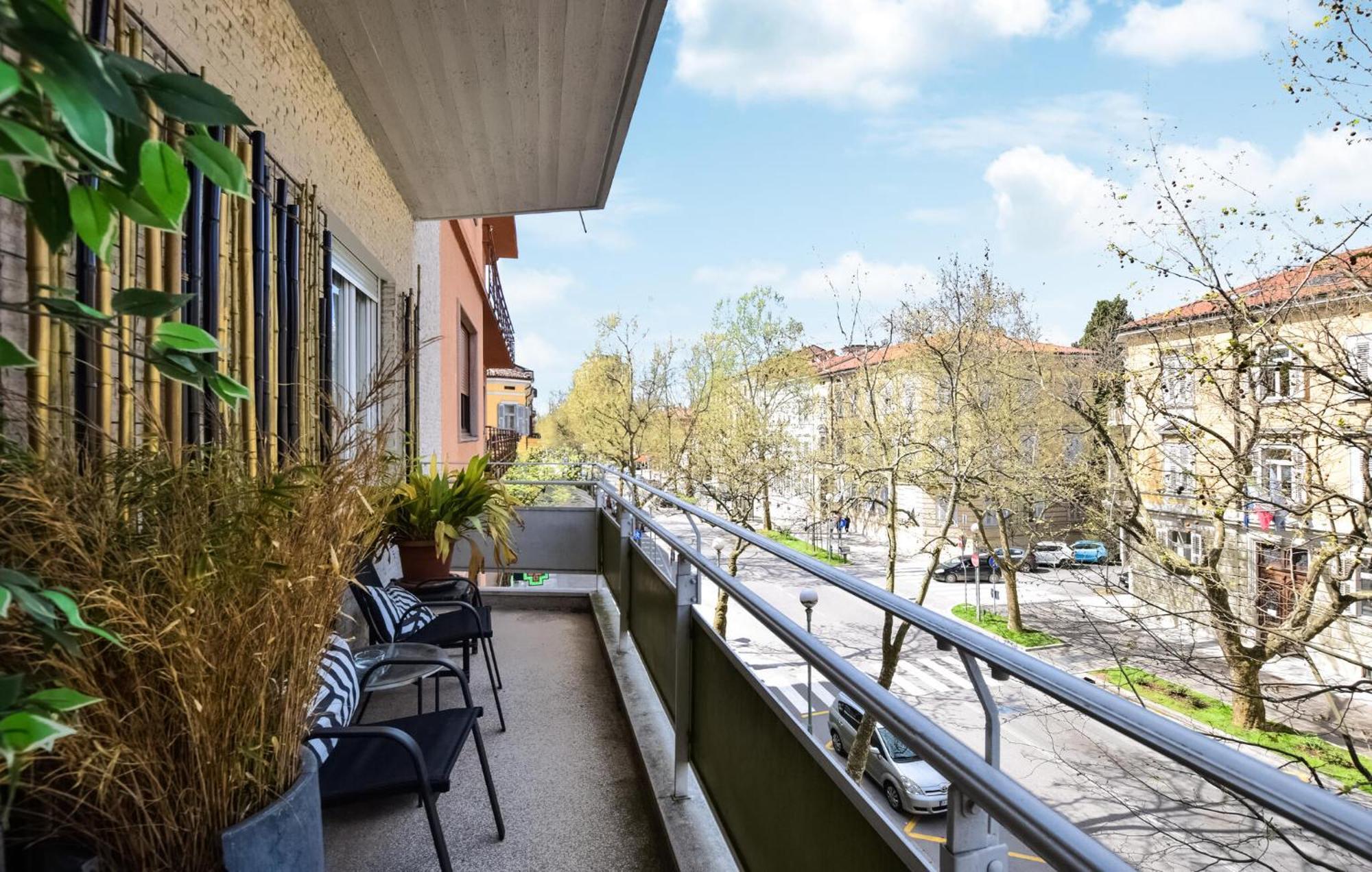 2 Bedroom Cozy Apartment In Gorizia Exterior foto